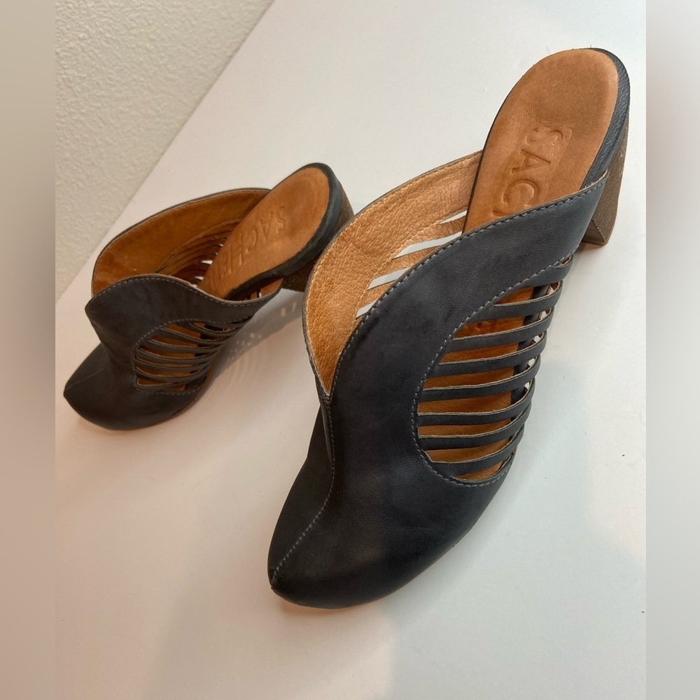 Sachelle~Gray Leather Upper~Cut Out~Slip On Clogs~Block Heel~Cushioned~Size 8
